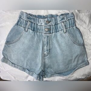 Mom Jean shorts light denim wash in good condition